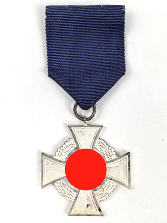 Treudienst Ehrenzeichen für 25 Jahre. Guter Zustand, am Band mit Tragenadel. Im Etui von Gold- u. Silber-Scheideanstalt Oberstein Franz Reischauer 