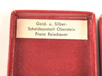 Treudienst Ehrenzeichen für 25 Jahre. Guter Zustand, am Band mit Tragenadel. Im Etui von Gold- u. Silber-Scheideanstalt Oberstein Franz Reischauer 