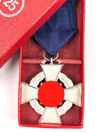 Treudienst Ehrenzeichen für 25 Jahre. Guter Zustand, am Band mit Tragenadel. Im Etui von Friedrich Keller Metallschmuckfabrik Oberstein