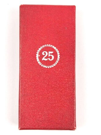 Treudienst Ehrenzeichen für 25 Jahre. Guter Zustand, am Band mit Tragenadel. Im Etui von Friedrich Keller Metallschmuckfabrik Oberstein