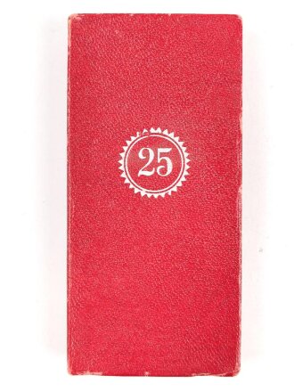 Treudienst Ehrenzeichen für 25 Jahre. Guter Zustand, am Band mit Tragenadel. Im Etui von R. Souval Wien VII.