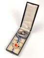 Ehrenkreuz der Deutschen Mutter ( Mutterkreuz ) in Gold mit Band im Etui, Hersteller Wilh. Deumer, Lüdenscheid