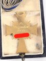 Ehrenkreuz der Deutschen Mutter ( Mutterkreuz ) in Gold mit Band im Etui, Hersteller R.Souval Wien VII