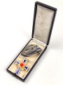 Ehrenkreuz der Deutschen Mutter ( Mutterkreuz ) in Gold mit Band im Etui, Hersteller R.Souval Wien VII