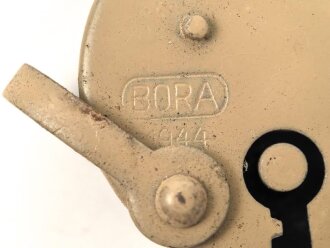 Wehrmacht Vorhängeschloss "Bora 1944", Originallack, Neuwertig mit zwei Schlüsseln, so auch an den Motorradpacktaschen verwandt