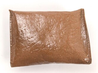 Allgemeine Schutzbrille Wehrmacht in Hülle aus Ersatzmaterial. Umbral Gläser ( getönt) , mit beiliegendem Hinweiszettel, dieser mit Druckvermerk von 1942