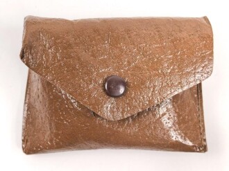 Allgemeine Schutzbrille Wehrmacht in Hülle aus Ersatzmaterial. Umbral Gläser ( getönt) , mit beiliegendem Hinweiszettel, dieser mit Druckvermerk von 1942