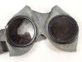 Allgemeine Schutzbrille Wehrmacht in Hülle aus Ersatzmaterial. Umbral Gläser ( getönt) , mit beiliegendem Hinweiszettel, dieser mit Druckvermerk von 1942