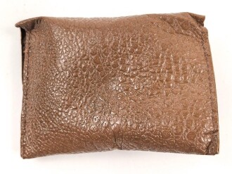 Allgemeine Schutzbrille Wehrmacht in Hülle aus Ersatzmaterial. Umbral Gläser ( getönt) , mit beiliegendem Hinweiszettel, dieser mit Druckvermerk von 1942