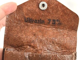 Allgemeine Schutzbrille Wehrmacht in Hülle aus Ersatzmaterial. Umbral Gläser ( getönt) , mit beiliegendem Hinweiszettel, dieser mit Druckvermerk von 1942