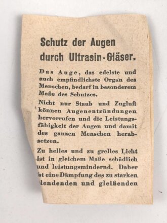 Allgemeine Schutzbrille Wehrmacht in Hülle aus Ersatzmaterial. Umbral Gläser ( getönt) , mit beiliegendem Hinweiszettel, dieser mit Druckvermerk von 1942