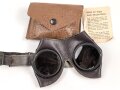 Allgemeine Schutzbrille Wehrmacht in Hülle aus Ersatzmaterial. Umbral Gläser ( getönt) , mit beiliegendem Hinweiszettel, dieser mit Druckvermerk von 1942