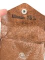Allgemeine Schutzbrille Wehrmacht in Hülle aus Ersatzmaterial. Umbral Gläser ( getönt) , mit beiliegendem Hinweiszettel, dieser mit Druckvermerk von 1942