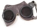 Allgemeine Schutzbrille Wehrmacht in Hülle aus Ersatzmaterial. Umbral Gläser ( getönt) , mit beiliegendem Hinweiszettel, dieser mit Druckvermerk von 1942