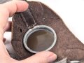Allgemeine Schutzbrille Wehrmacht in Hülle aus Ersatzmaterial. Umbral Gläser ( getönt) , mit beiliegendem Hinweiszettel, dieser mit Druckvermerk von 1942