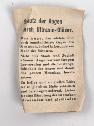 Allgemeine Schutzbrille Wehrmacht in Hülle aus Ersatzmaterial. Umbral Gläser ( getönt) , mit beiliegendem Hinweiszettel, dieser mit Druckvermerk von 1942