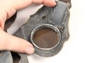 Allgemeine Schutzbrille Wehrmacht in Hülle aus Ersatzmaterial. Umbral Gläser ( getönt) , mit beiliegendem Hinweiszettel, dieser mit Druckvermerk von 1942