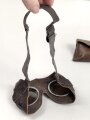 Allgemeine Schutzbrille Wehrmacht in Hülle aus Ersatzmaterial. Umbral Gläser ( getönt) , mit beiliegendem Hinweiszettel, dieser mit Druckvermerk von 1942