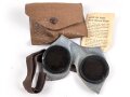 Allgemeine Schutzbrille Wehrmacht in Hülle aus Ersatzmaterial. Umbral Gläser ( getönt) , mit beiliegendem Hinweiszettel, dieser mit Druckvermerk von 1942