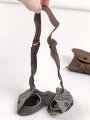 Allgemeine Schutzbrille Wehrmacht in Hülle aus Ersatzmaterial. Umbral Gläser ( getönt) , mit beiliegendem Hinweiszettel, dieser mit Druckvermerk von 1942