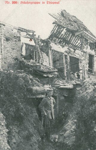 1. Weltkrieg, Ansichtskarte "Häusergruppe in...
