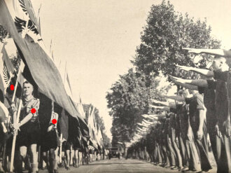 "Adolf Hitlermarsch der deutschen Jugend" Zentralverlag Ernst Eher, datiert 1939, unter DIN A4, 106 Seiten, gebraucht, im Schutzumschlag