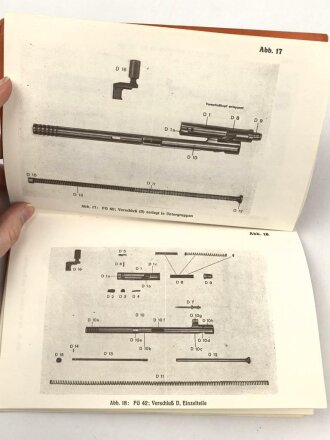"Teil 1 FG 42 Fallschirmjägergewehr 42" datiert 1937, ca. 70 Seiten, DIN A5, Nachdruck, nicht gebunden, Umschlag lose
