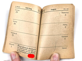 "Wermacht Merkbuch 1945"  48 Seiten, unter DIN A6, stark gebraucht