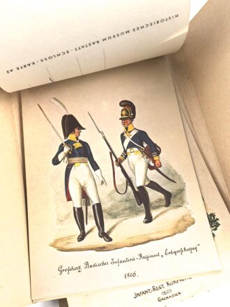 "Badische Uniformen aus zwei Jahrhunderten 1. und 2. Serie"  56 farbige Uniformpostkarten, vollständig