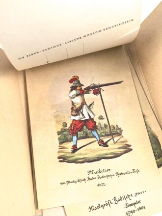 "Badische Uniformen aus zwei Jahrhunderten 1. und 2. Serie"  56 farbige Uniformpostkarten, vollständig