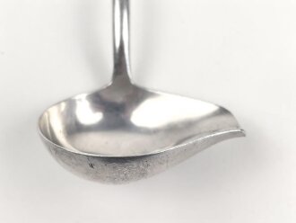 Saucenlöffel von der Luftwaffe aus Aluminium, datiert 1937, Gesamtlänge ca. 20 cm