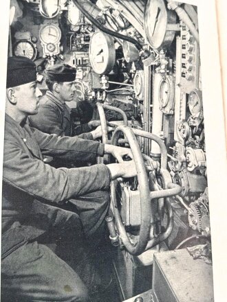 "Seekrieg und Seemacht, datiert 1941, ca. 220 Seiten, DIN A5, stark gebraucht