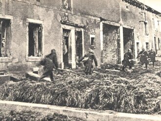 "Die Wehrmacht - Der Freiheitskampf des großdeutschen Volkes", datiert 1940, 319 Seiten, über DIN A5, gebraucht