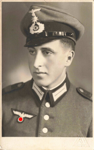 Studioaufnahme eines Angehörigen der Gebirgsjäger, Maße: 8,5 x 13,5 cm