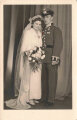 Studioaufnahme eines Angehörigen der Wehrmacht auf dessen Hochzeit, Maße: 9 x 14 cm