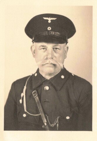Studioaufnahme eines Angehörigen des Reichskriegerbund, Maße: 6 x 8 cm