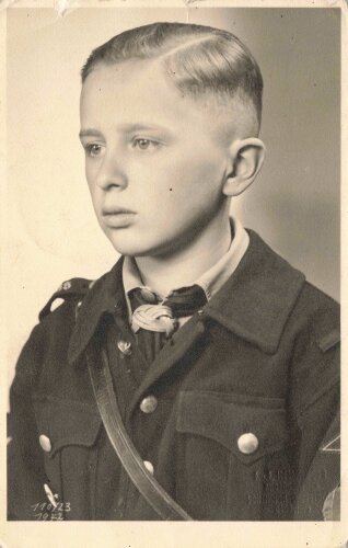 Studioaufnahme eines Angehörigen der Hitlerjugend,...