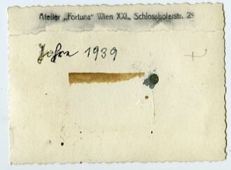 Studioaufnahme einer Angehörigen des BDM ,...