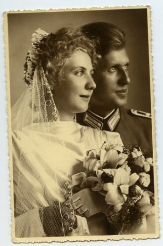 Studioaufnahme eines Angehörigen der Wehrmacht auf...
