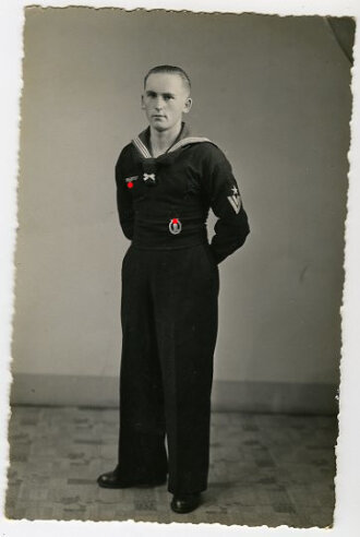 Studioaufnahme eines Angehörigen der Kriegsmarine,...
