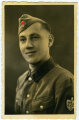 Studioaufnahme eines Angehörigen des Reichsarbeitsdienst, Maße: 8,5 x 14 cm
