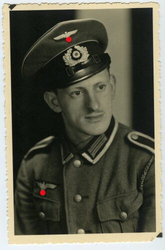 Studioaufnahme eines Angehörigen der Wehrmacht,...