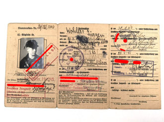 Führerausweis der Hitler Jugend  eines Jungen aus Hamburg. geführt bis 1944. Dazu ein weiterer Führerausweis sowie eine Teilnahmebescheinigung für einen Lehrgang der Führerschule von 1944