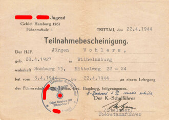 Führerausweis der Hitler Jugend  eines Jungen aus Hamburg. geführt bis 1944. Dazu ein weiterer Führerausweis sowie eine Teilnahmebescheinigung für einen Lehrgang der Führerschule von 1944