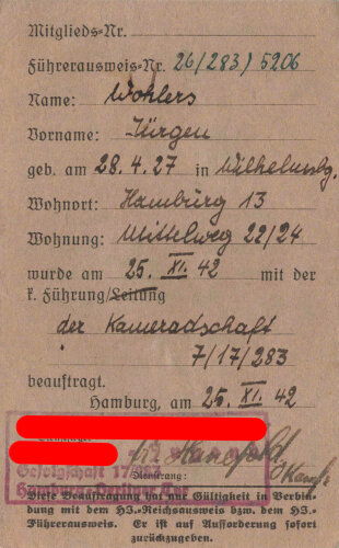 Führerausweis der Hitler Jugend  eines Jungen aus Hamburg. geführt bis 1944. Dazu ein weiterer Führerausweis sowie eine Teilnahmebescheinigung für einen Lehrgang der Führerschule von 1944