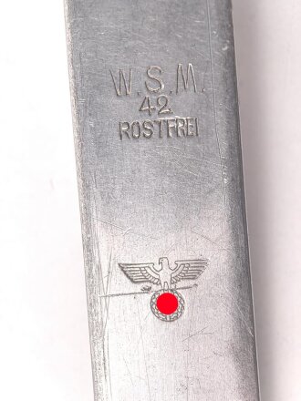 Löffel aus Metall für das 4 teilige Besteck der Wehrmacht datiert 1942, Gesamtlänge ca. 20 cm