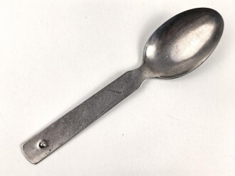 Löffel aus Metall für das 4 teilige Besteck der...