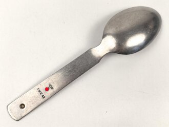 Löffel aus Metall für das 4 teilige Besteck der...