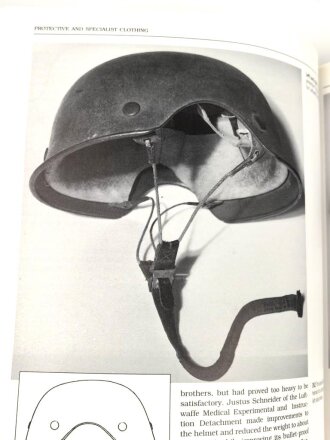 "Uniforms and Insignia of the Luftwaffe Volume 2: 1940-1945" DIN A4, 320 Seiten, gebraucht, englisch