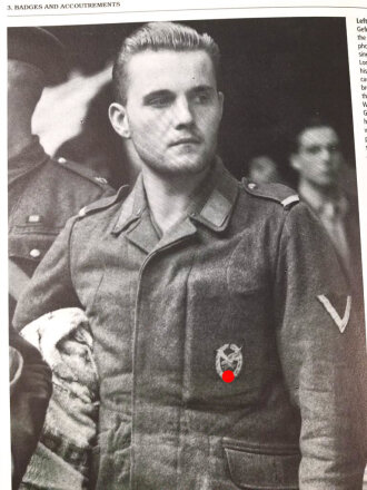 "Uniforms and Insignia of the Luftwaffe Volume 1: 1933-1940" DIN A4, 256 Seiten, gebraucht, englisch